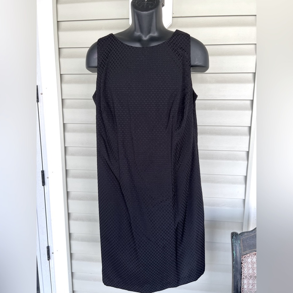 Danillo Size 14W Black Scoop Neck Knee Length Sheath Dress